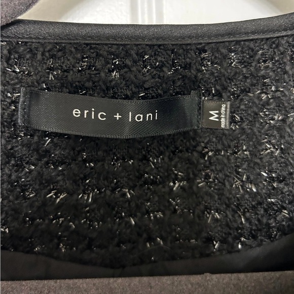 Chic Black Women's Blazer with Textured Detail - Picture 7 of 9